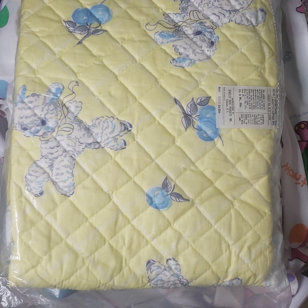 Barclay Vintage Lamb Quilt Yellow